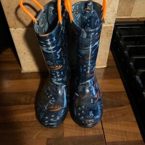 Western chief toddler rain boots for boys size 11.